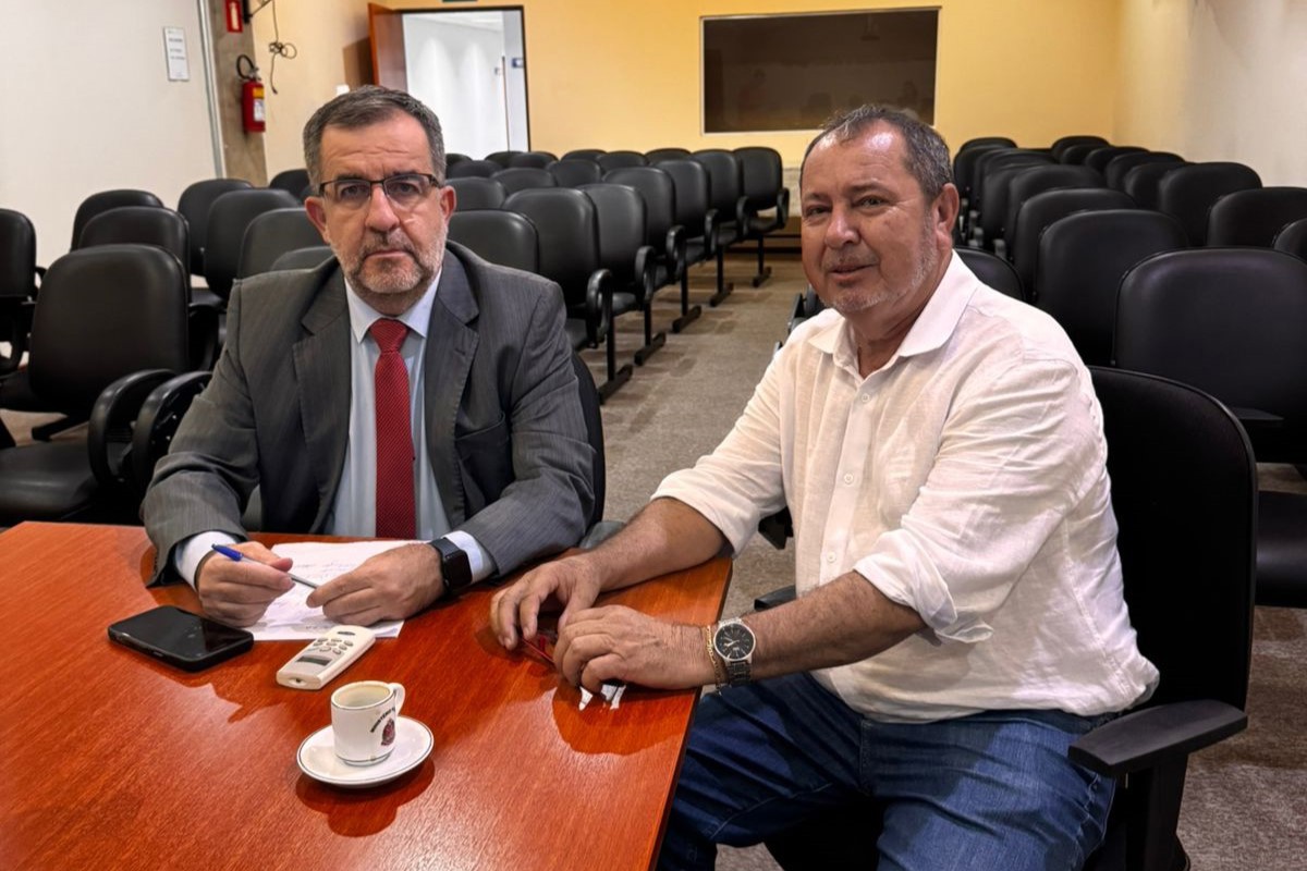 Zezinho Pereira (à direita) e Ivan Carneiro Castanheiro, do núcleo GAEMA PCJ-Piracicaba, do Ministério Público do Estado de São Paulo