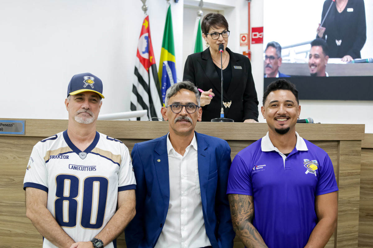 Da esquerda para a direita: Luis Franco, diretor do time; Fabrício Polezi; e Wagner Neto, coach