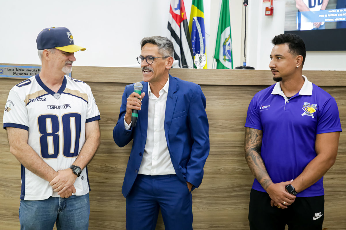 Da esquerda para a direita: Luis Franco, diretor do time; Fabrício Polezi; e Wagner Neto, coach