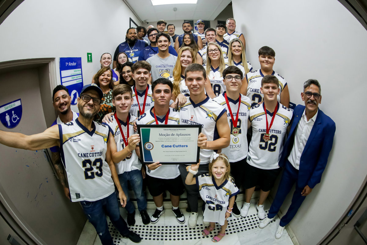 Entrega da moção de aplausos ao Cane Cutters aconteceu na noite desta quinta (5), no Plenário "Francisco Antonio Coelho"