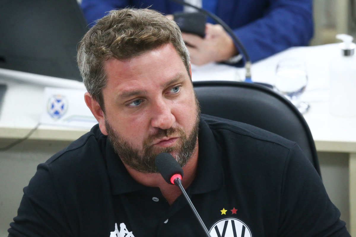 Felipe Gema é autor do requerimento 112/2026, aprovado nesta segunda (23) durante a 5ª Reunião Ordinária