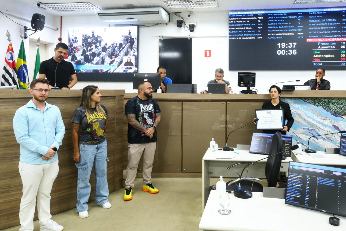 Entrega aconteceu no Plenário "Francisco Antonio Coelho", no Primeiro Expediente da 5ª Reunião Ordinária de 2026 