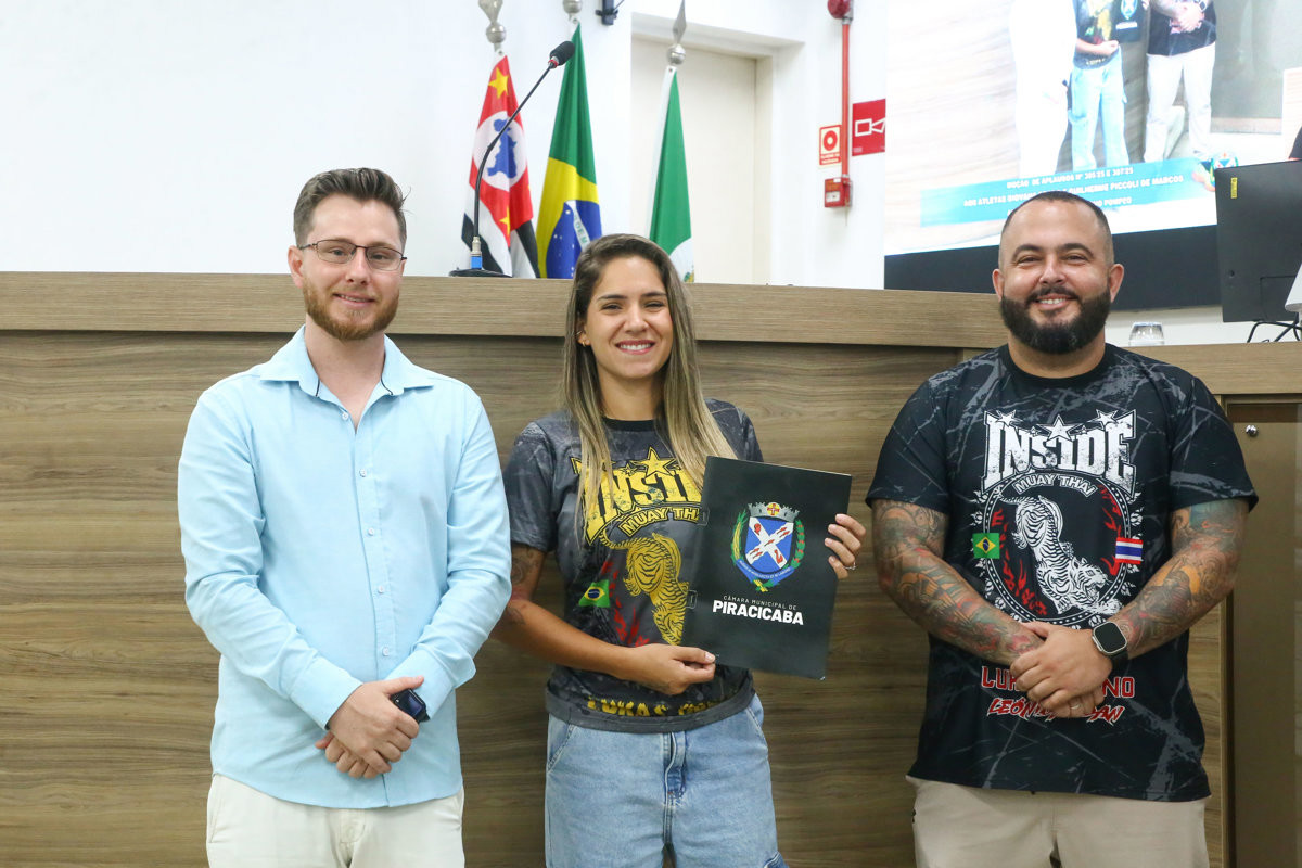 Entrega aconteceu no Plenário "Francisco Antonio Coelho", no Primeiro Expediente da 5ª Reunião Ordinária de 2026 