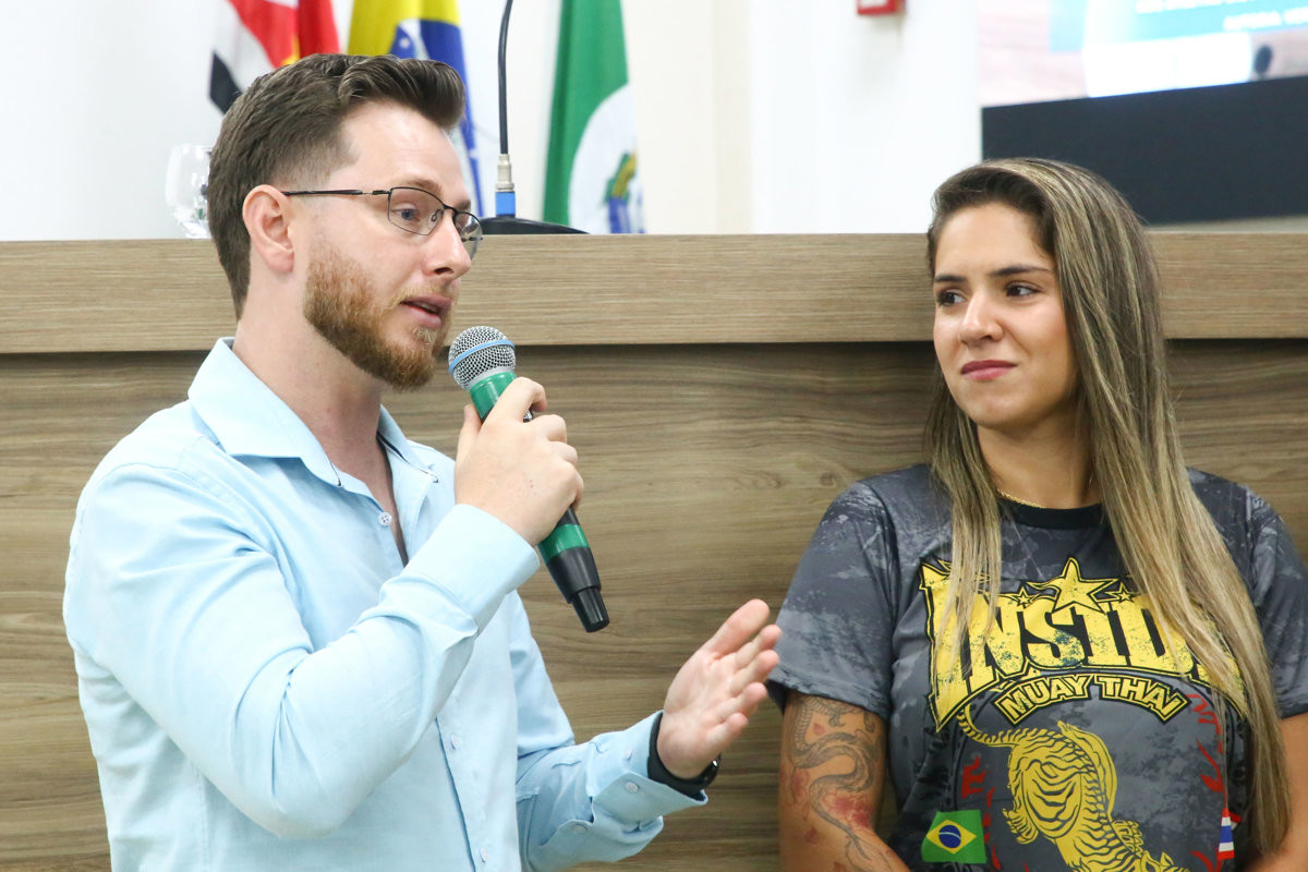 Entrega aconteceu no Plenário "Francisco Antonio Coelho", no Primeiro Expediente da 5ª Reunião Ordinária de 2026 