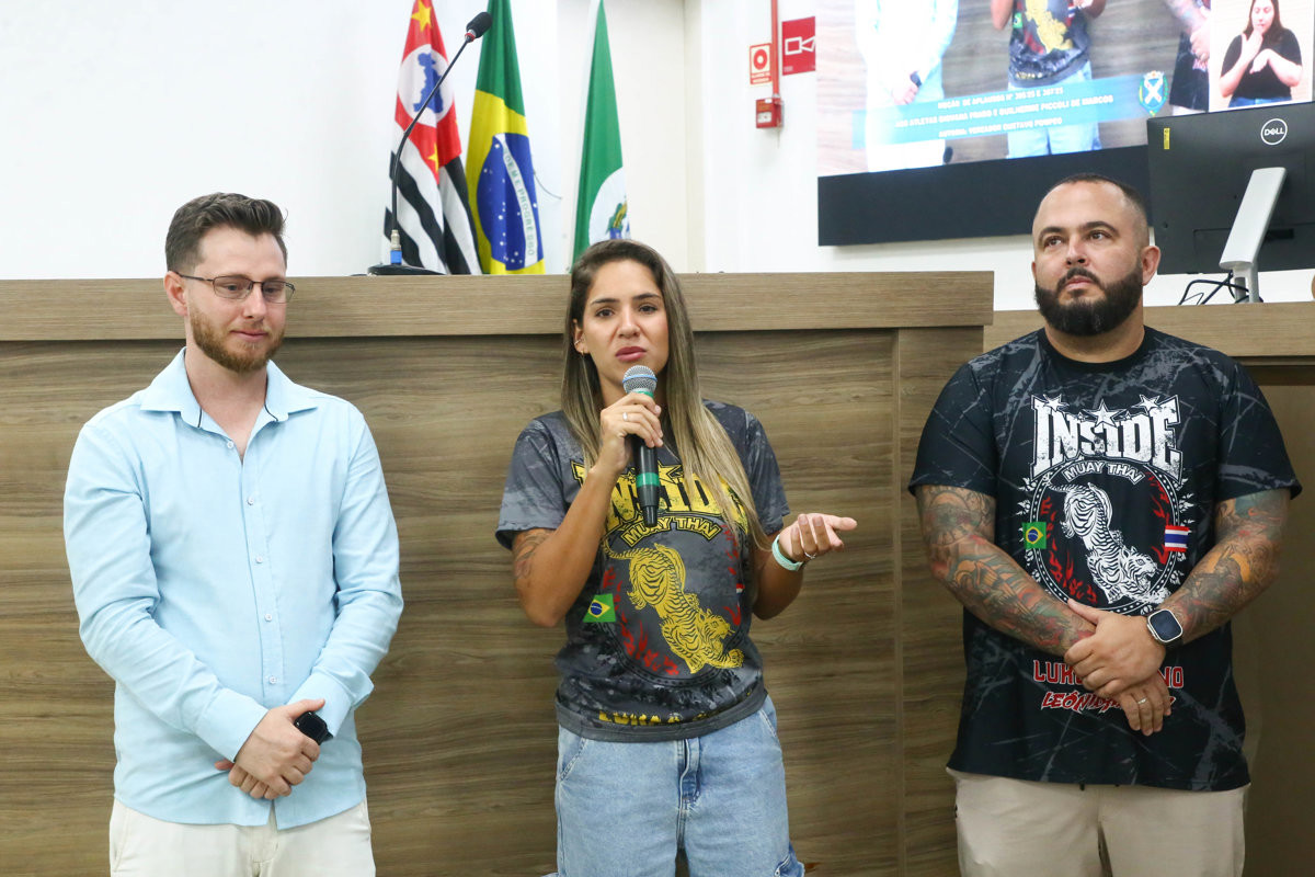 Entrega aconteceu no Plenário "Francisco Antonio Coelho", no Primeiro Expediente da 5ª Reunião Ordinária de 2026 