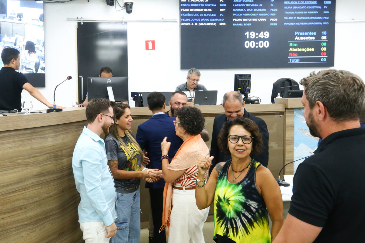 Entrega aconteceu no Plenário "Francisco Antonio Coelho", no Primeiro Expediente da 5ª Reunião Ordinária de 2026 