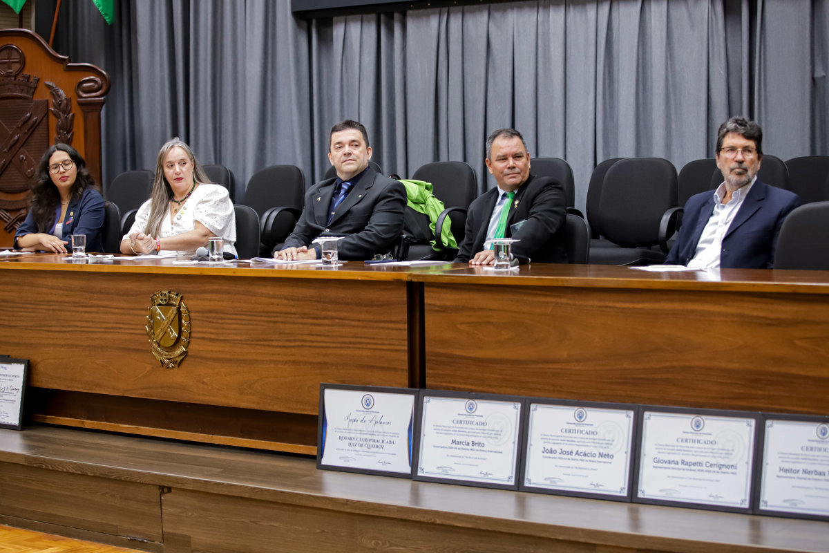 Projetos sociais desenvolvidos pelos clubes de serviço em prol da comunidade foram destacados na solenidade