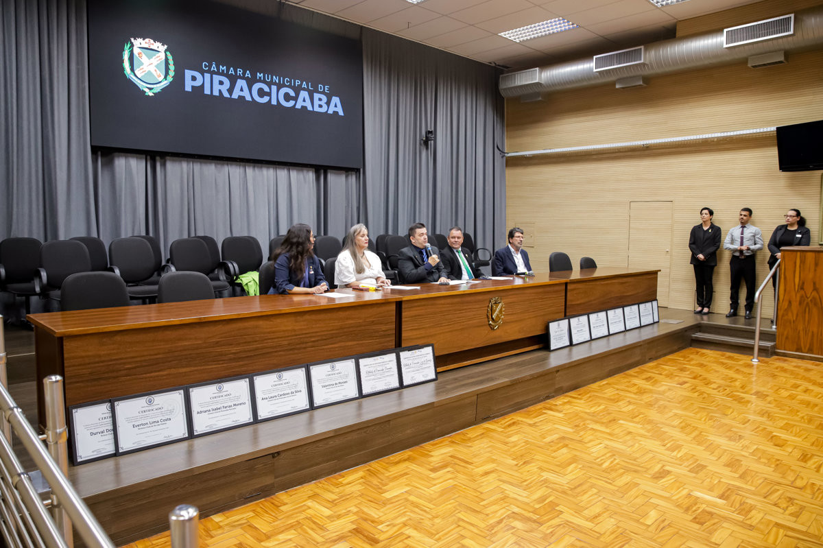 Projetos sociais desenvolvidos pelos clubes de serviço em prol da comunidade foram destacados na solenidade