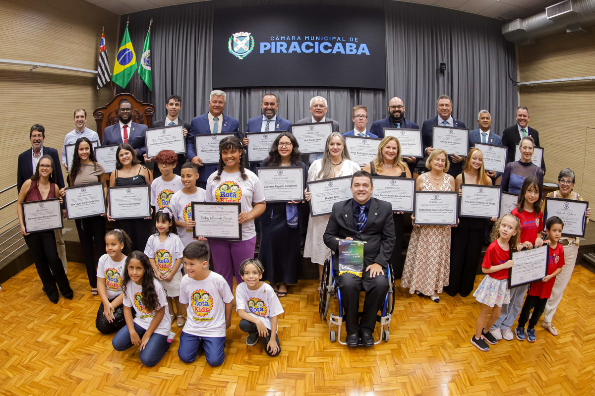 Projetos sociais desenvolvidos pelos clubes de serviço em prol da comunidade foram destacados na solenidade