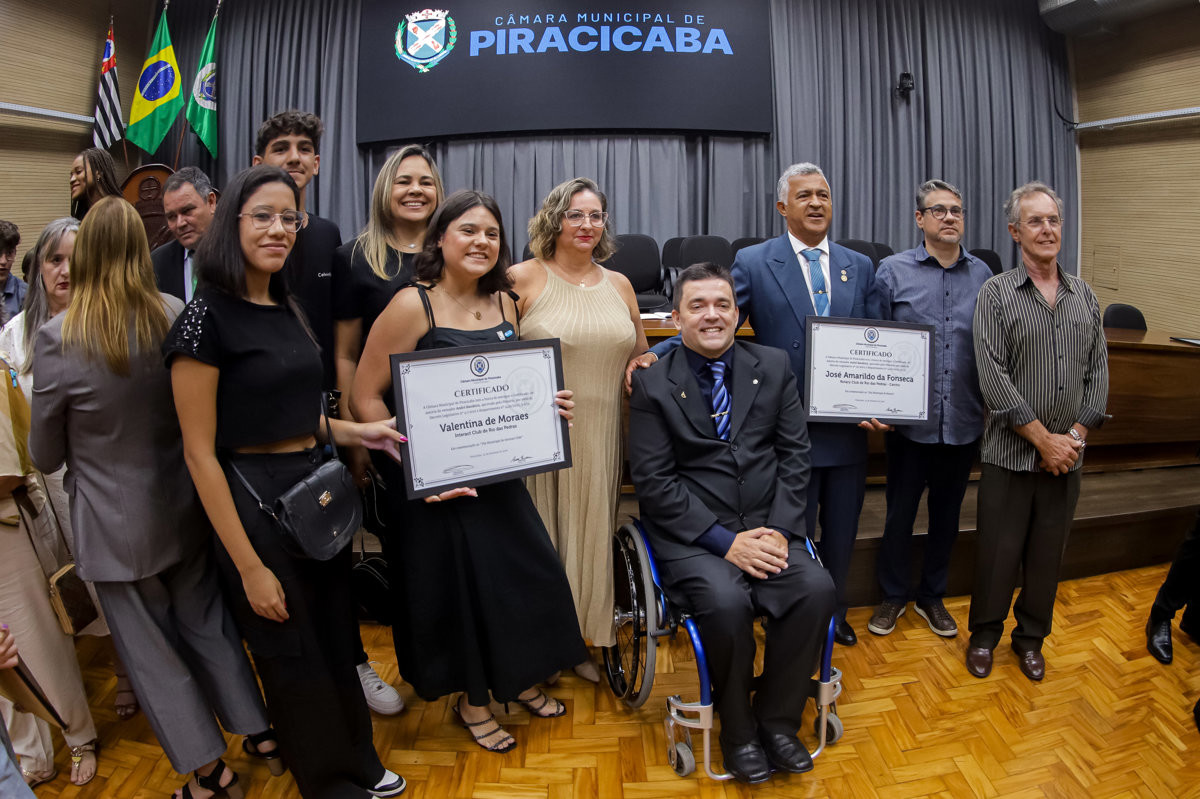 Projetos sociais desenvolvidos pelos clubes de serviço em prol da comunidade foram destacados na solenidade