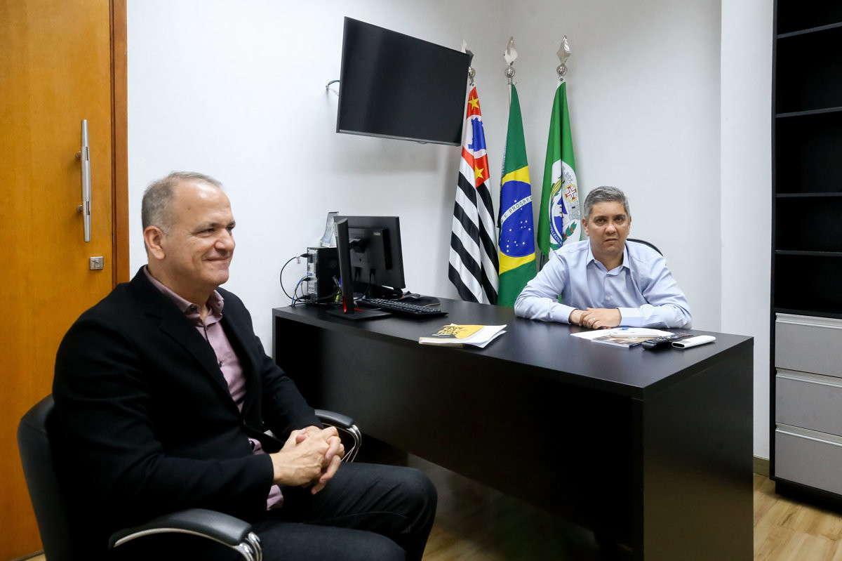 Relinho é autor da indicação 1037/2026, que propõe ao Executivo a elaboração de decreto municipal que estabelece políticas públicas voltadas à proteção de crianças e adolescentes