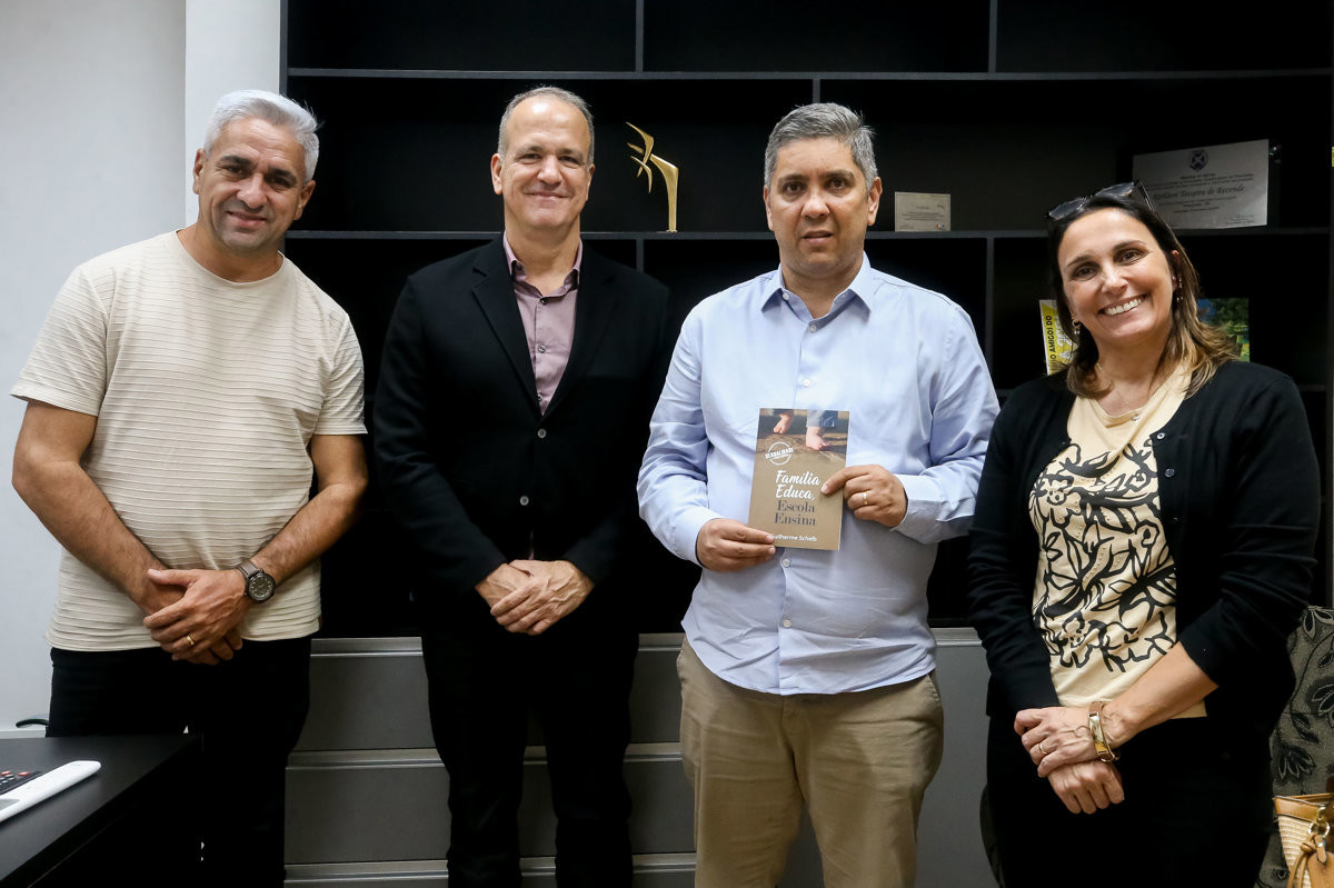 Também participaram do encontro o Pastor Wagner de Oliveira e Thaís Braga 