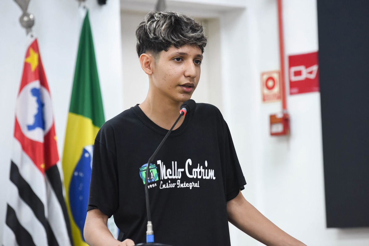 Conheça o Legislativo com alunos da EE Mello Contrim