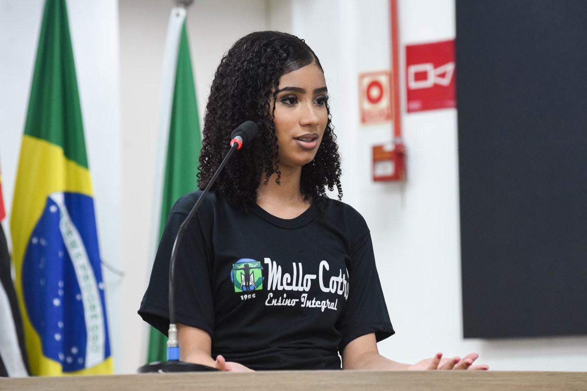 Conheça o Legislativo com alunos da EE Mello Contrim