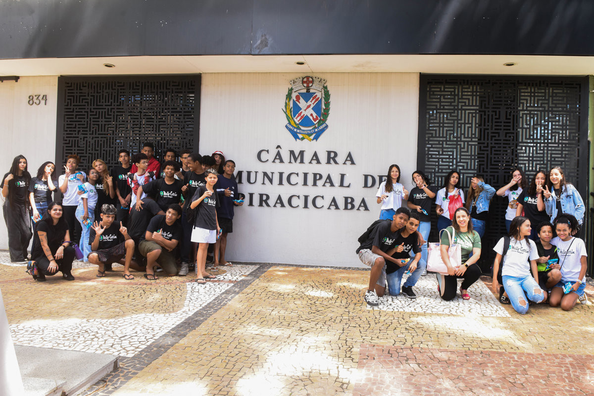 Conheça o Legislativo com alunos da EE Mello Contrim