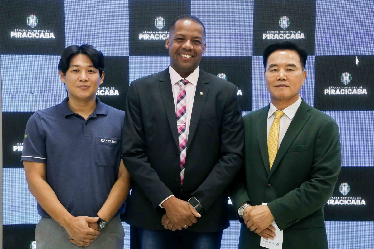 Sessão solene reuniu convidados e participantes no Salão Nobre da Câmara