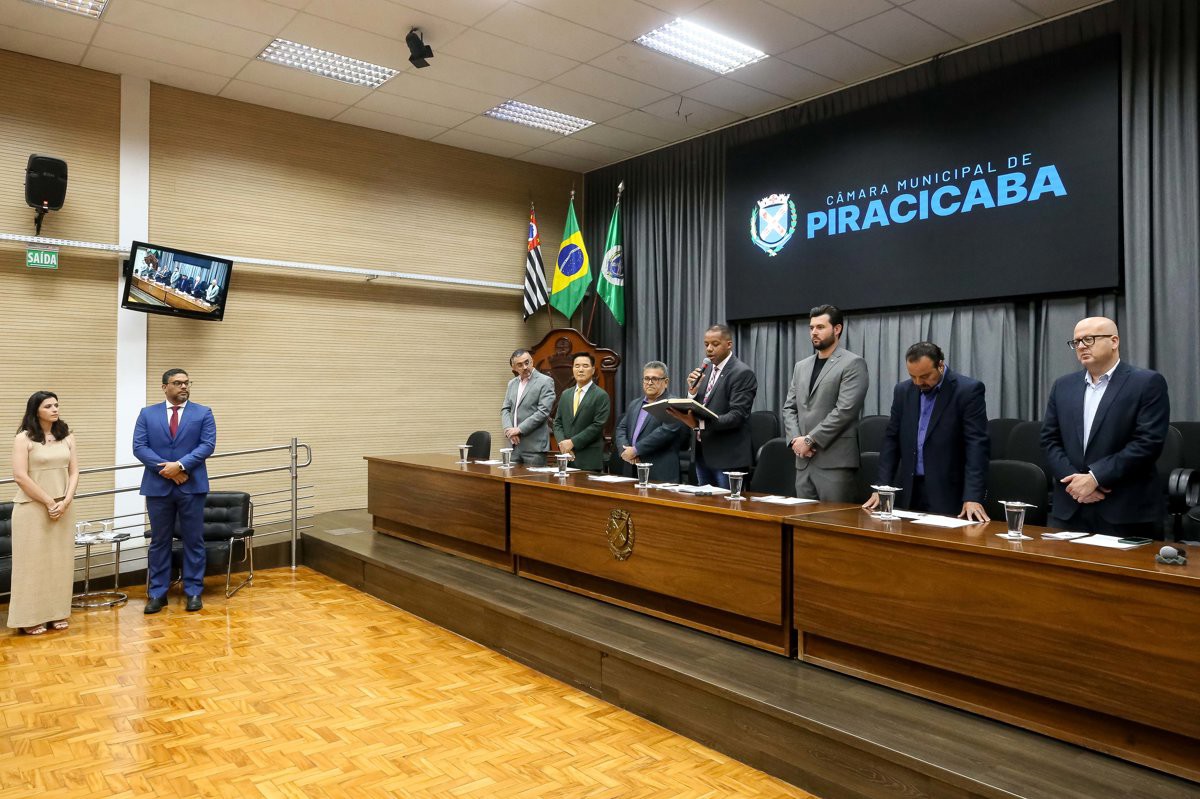 Sessão solene reuniu convidados e participantes no Salão Nobre da Câmara