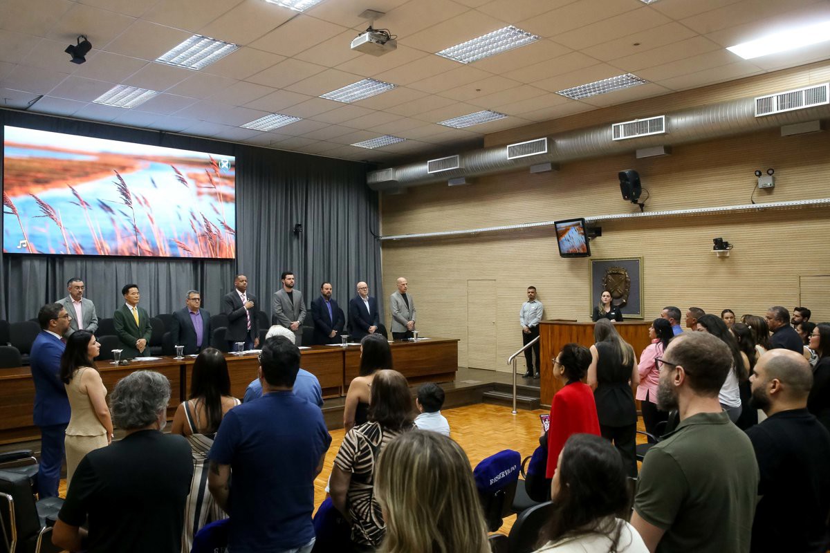 Sessão solene reuniu convidados e participantes no Salão Nobre da Câmara