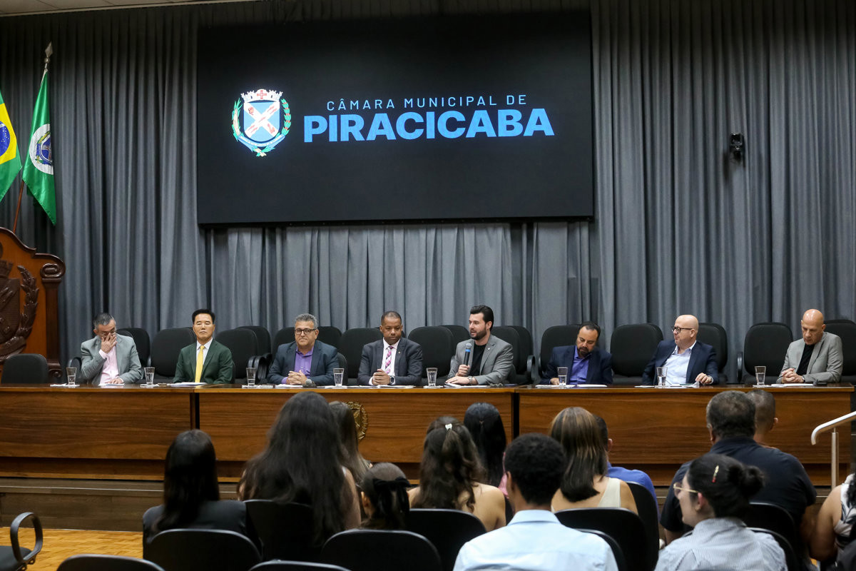 Sessão solene reuniu convidados e participantes no Salão Nobre da Câmara