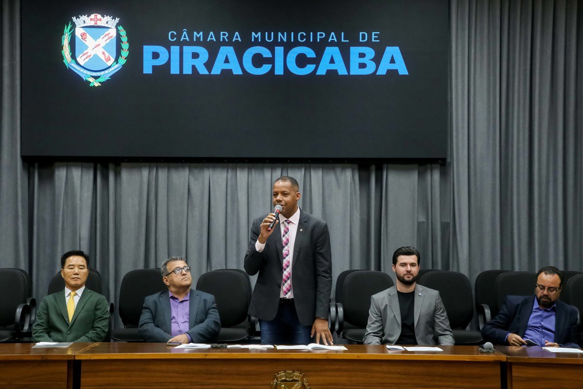 Sessão solene reuniu convidados e participantes no Salão Nobre da Câmara