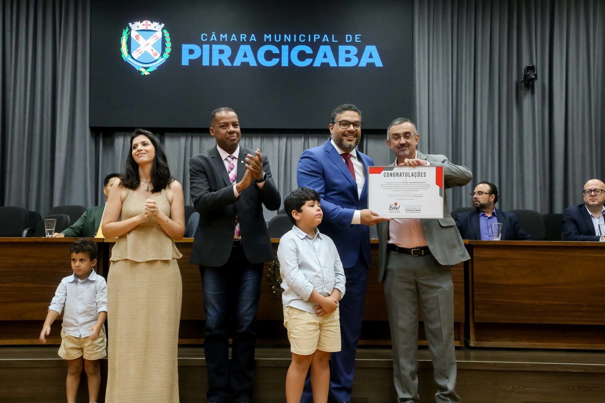 Sessão solene reuniu convidados e participantes no Salão Nobre da Câmara