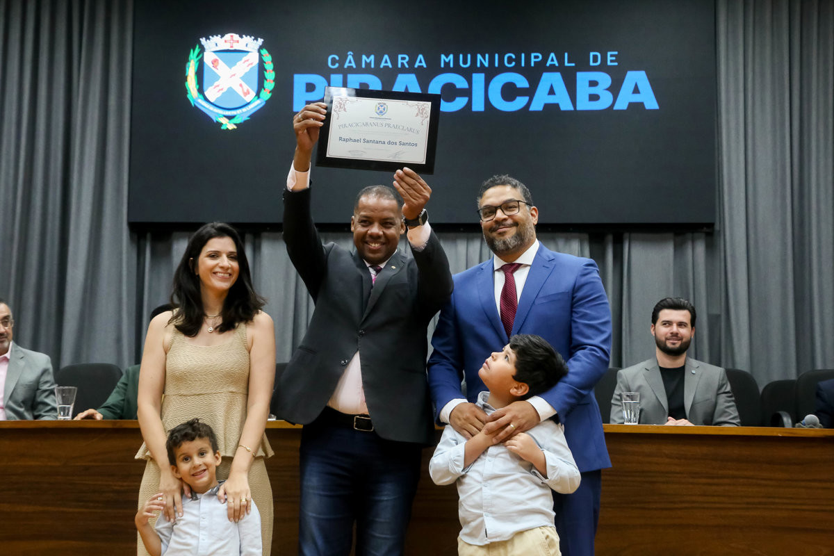 Sessão solene reuniu convidados e participantes no Salão Nobre da Câmara