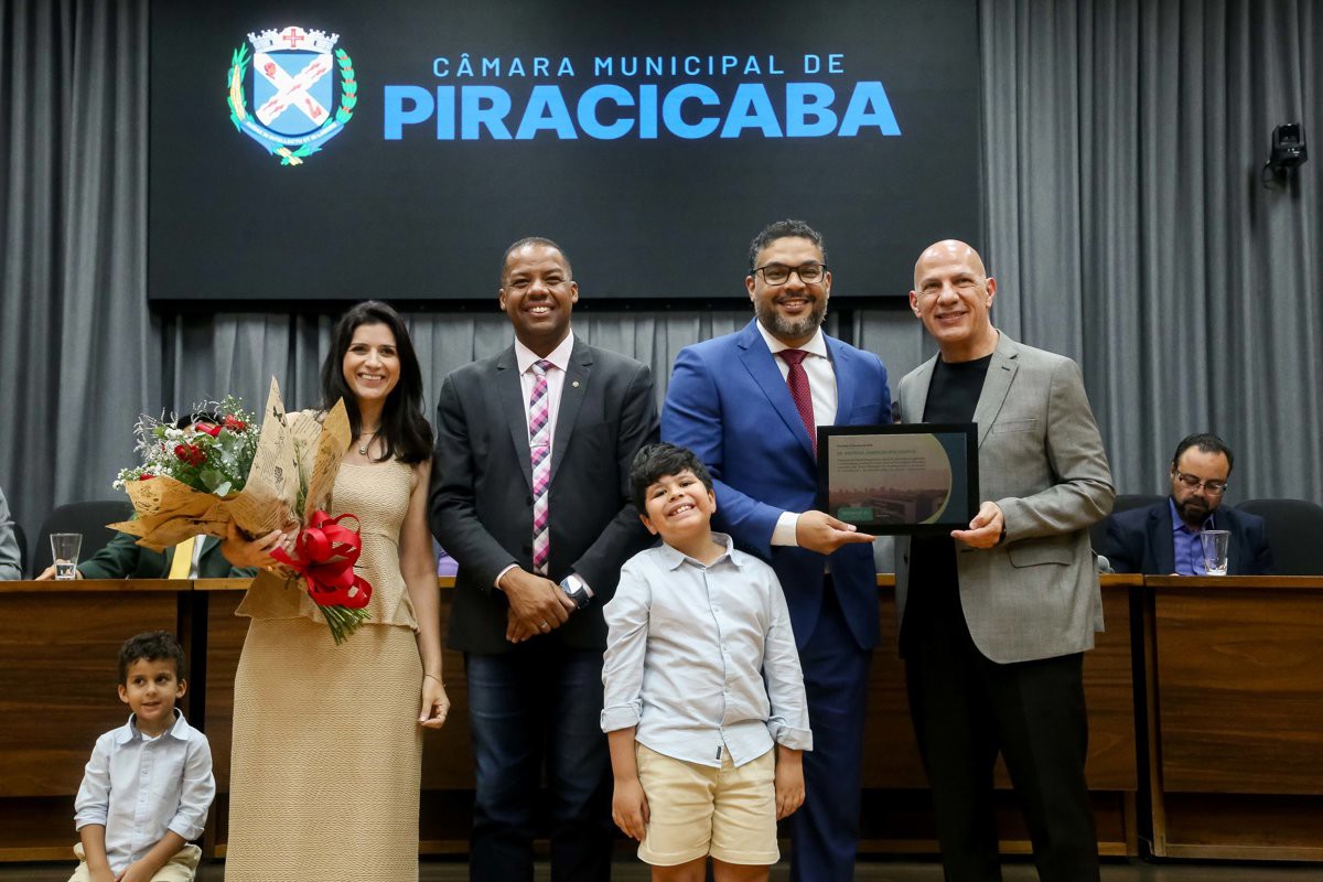 Sessão solene reuniu convidados e participantes no Salão Nobre da Câmara