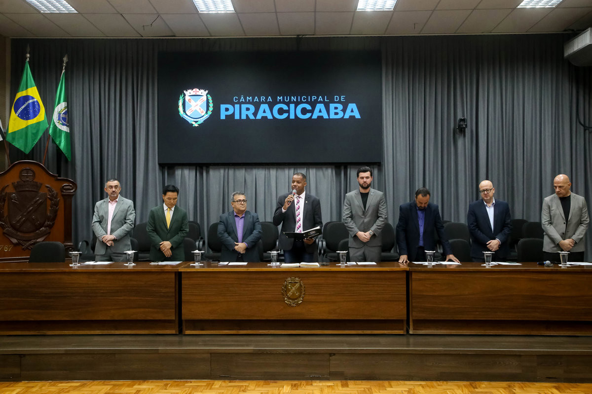 Sessão solene reuniu convidados e participantes no Salão Nobre da Câmara