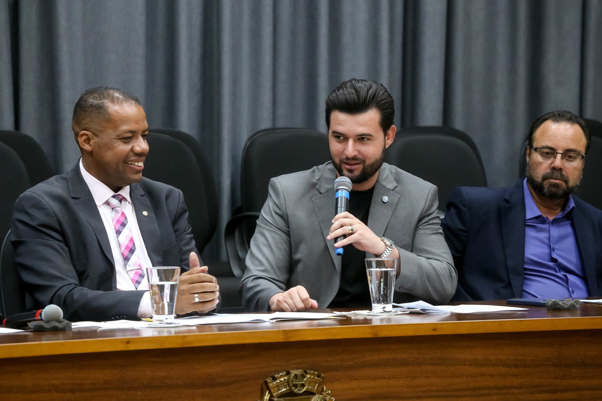 Sessão solene reuniu convidados e participantes no Salão Nobre da Câmara