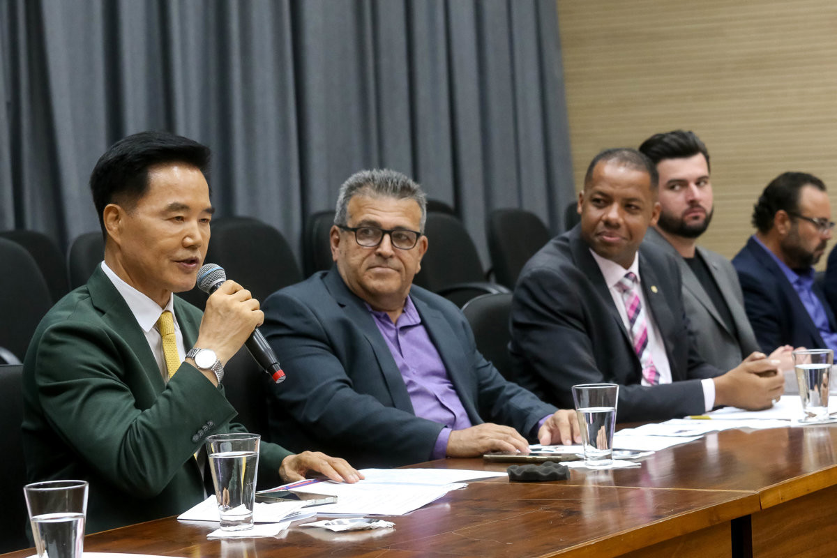 Sessão solene reuniu convidados e participantes no Salão Nobre da Câmara