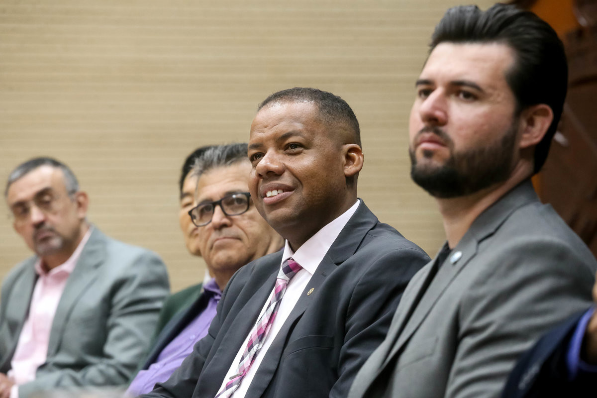 Sessão solene reuniu convidados e participantes no Salão Nobre da Câmara