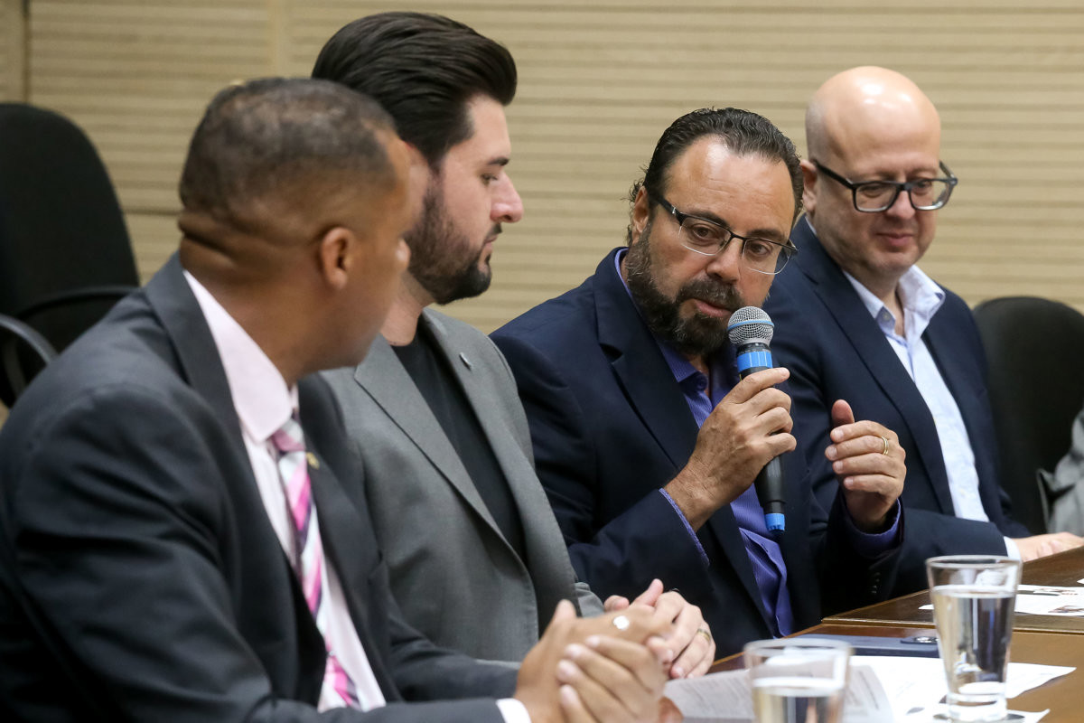 Sessão solene reuniu convidados e participantes no Salão Nobre da Câmara