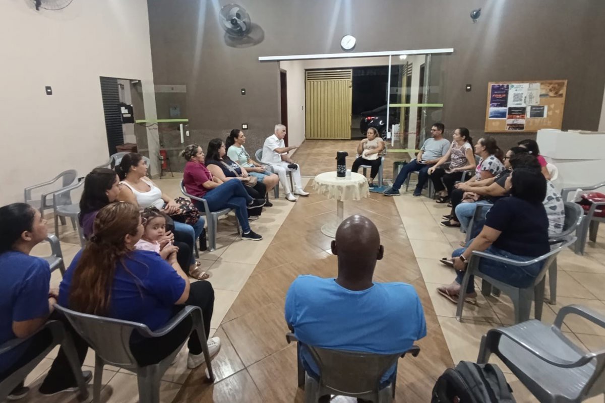 Marco Bicheiro conversou com agentes comunitários de saúde e representantes da comissão de saúde do bairro IAA