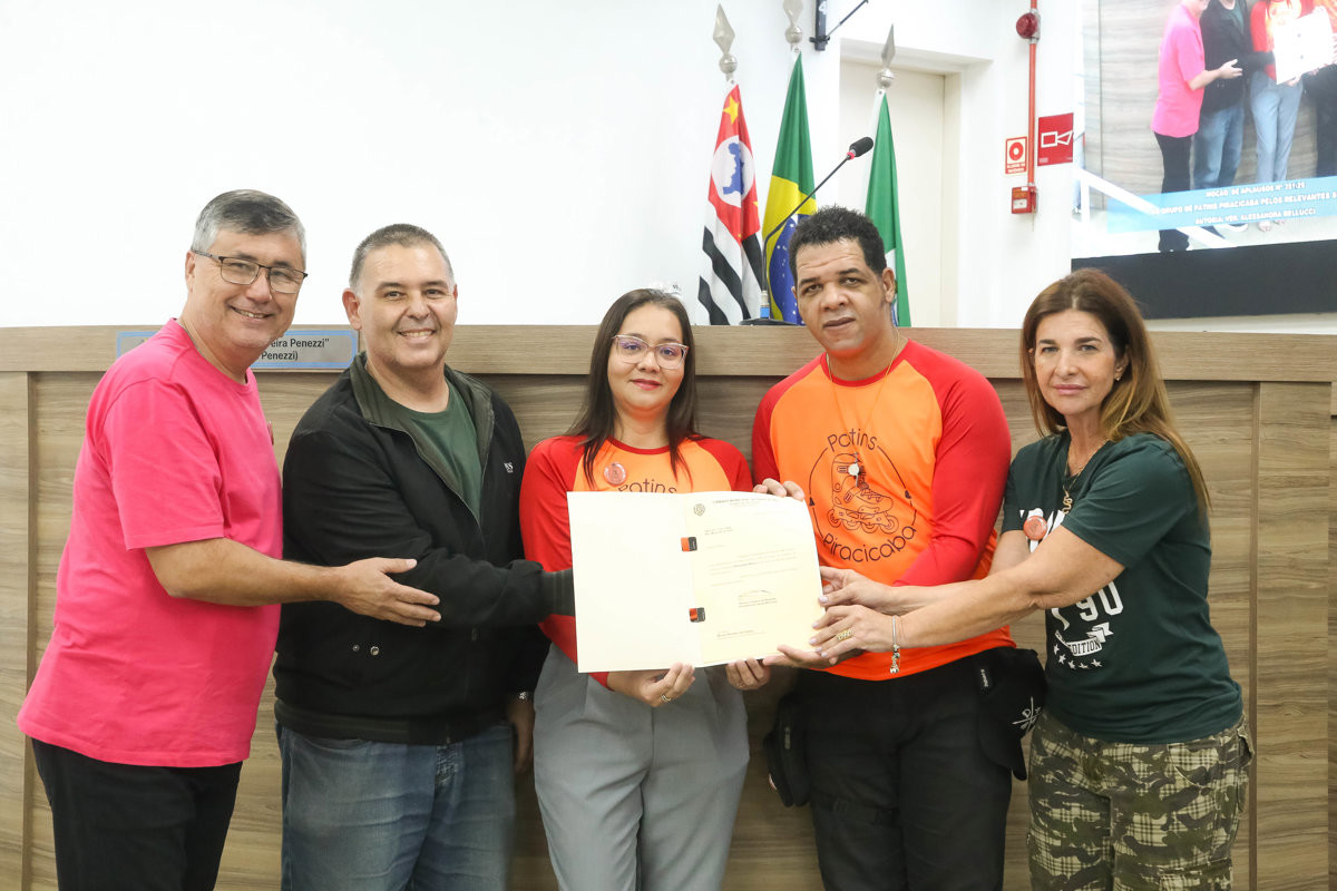 Representantes do Patins Piracicaba recebem moção de aplausos durante a 9ª Reunião Ordinária da Câmara Municipal.