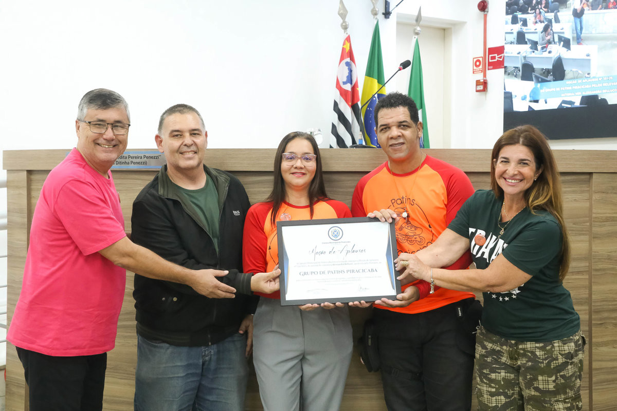 Representantes do Patins Piracicaba recebem moção de aplausos durante a 9ª Reunião Ordinária da Câmara Municipal.