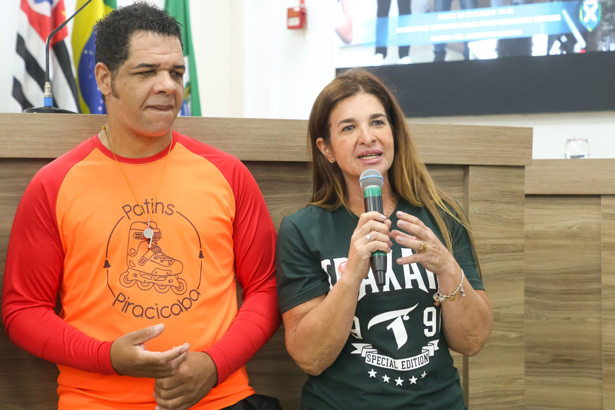 Representantes do Patins Piracicaba recebem moção de aplausos durante a 9ª Reunião Ordinária da Câmara Municipal.