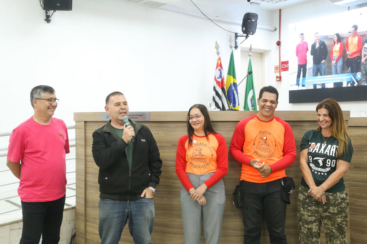 Representantes do Patins Piracicaba recebem moção de aplausos durante a 9ª Reunião Ordinária da Câmara Municipal.