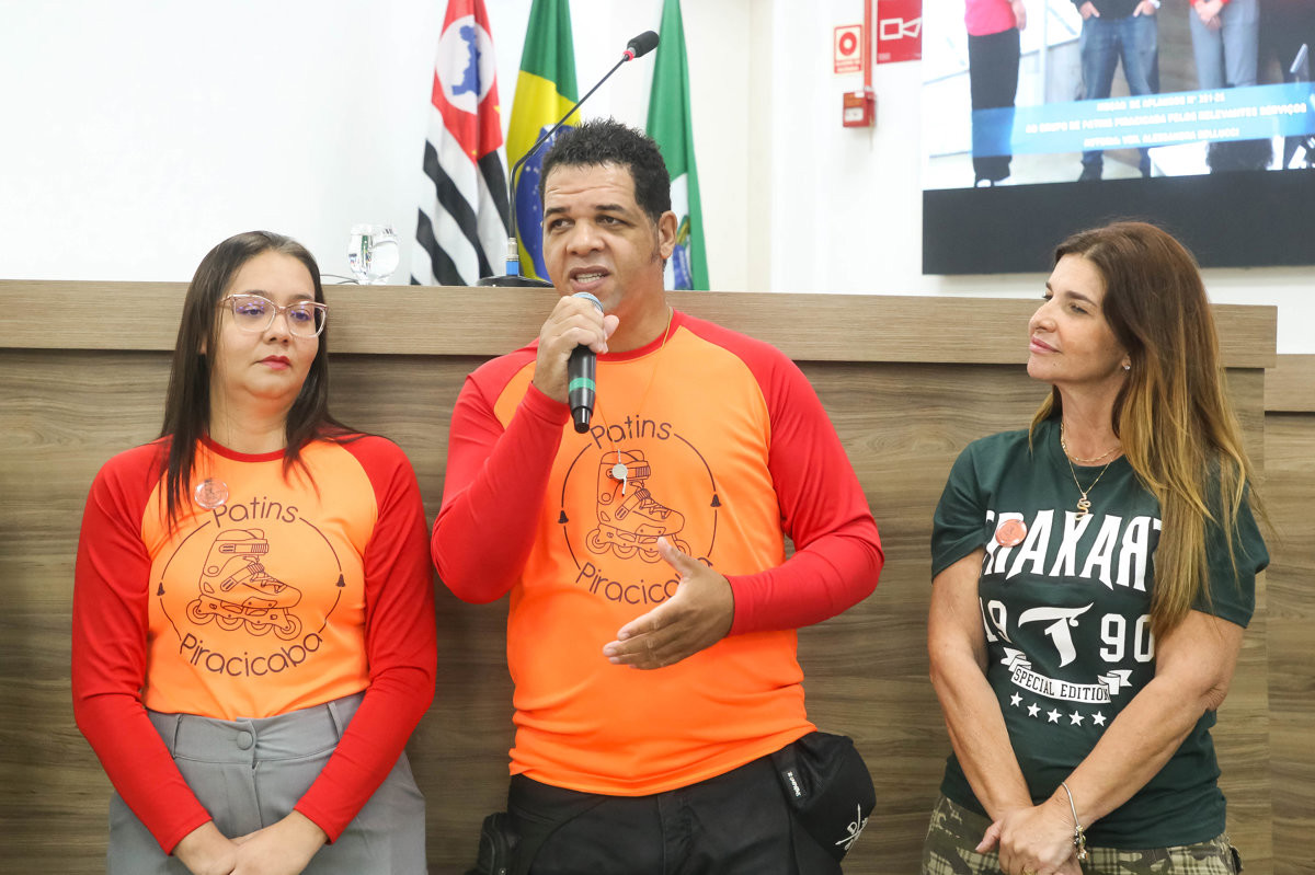 Representantes do Patins Piracicaba recebem moção de aplausos durante a 9ª Reunião Ordinária da Câmara Municipal.