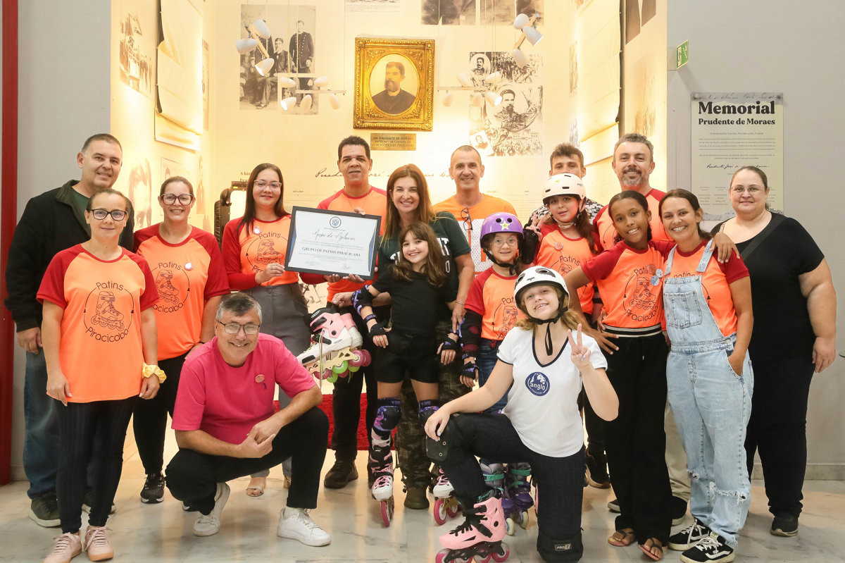 Representantes do Patins Piracicaba recebem moção de aplausos durante a 9ª Reunião Ordinária da Câmara Municipal.