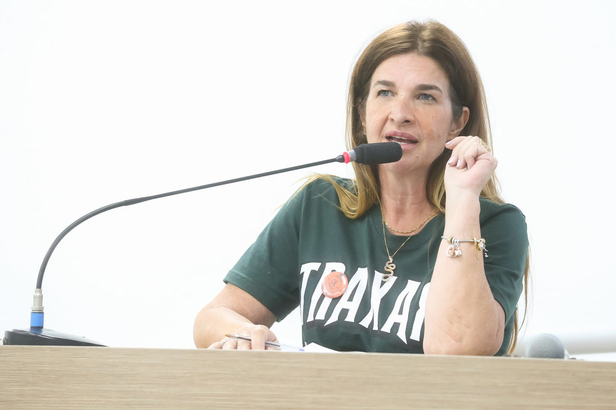 Alessandra Bellucci em discurso na noite desta segunda-feira (9), durante a 9ª Reunião Ordinária da Câmara Municipal de Piracicaba