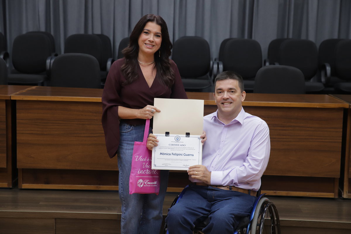 Homenageada Mônica Felipini Guerra