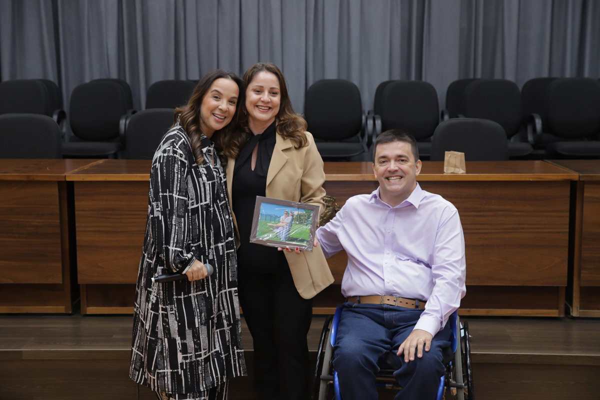 Apresentadora Luciana Paula, em homenagem à Dulce Bandeira