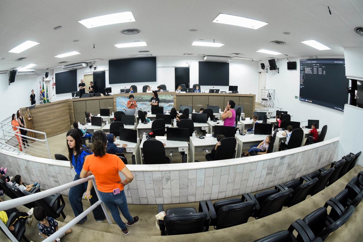 Projeto conheça o Legislativo