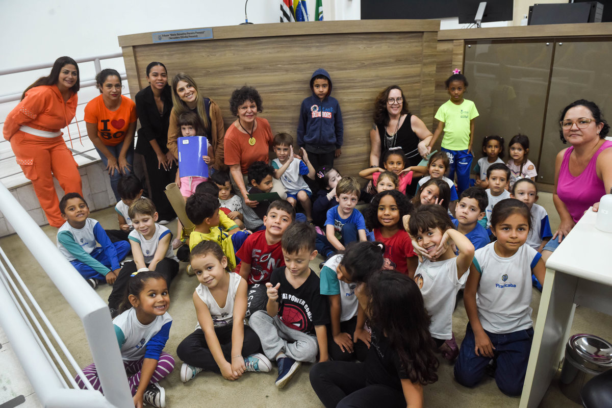 Projeto conheça o Legislativo