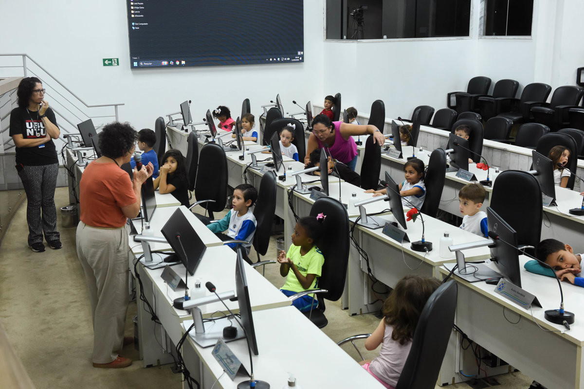 Projeto conheça o Legislativo