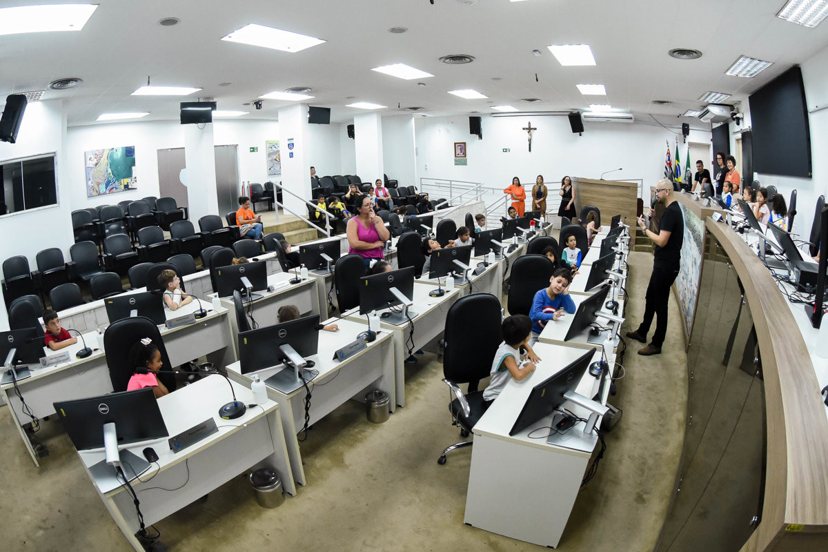 Projeto conheça o Legislativo