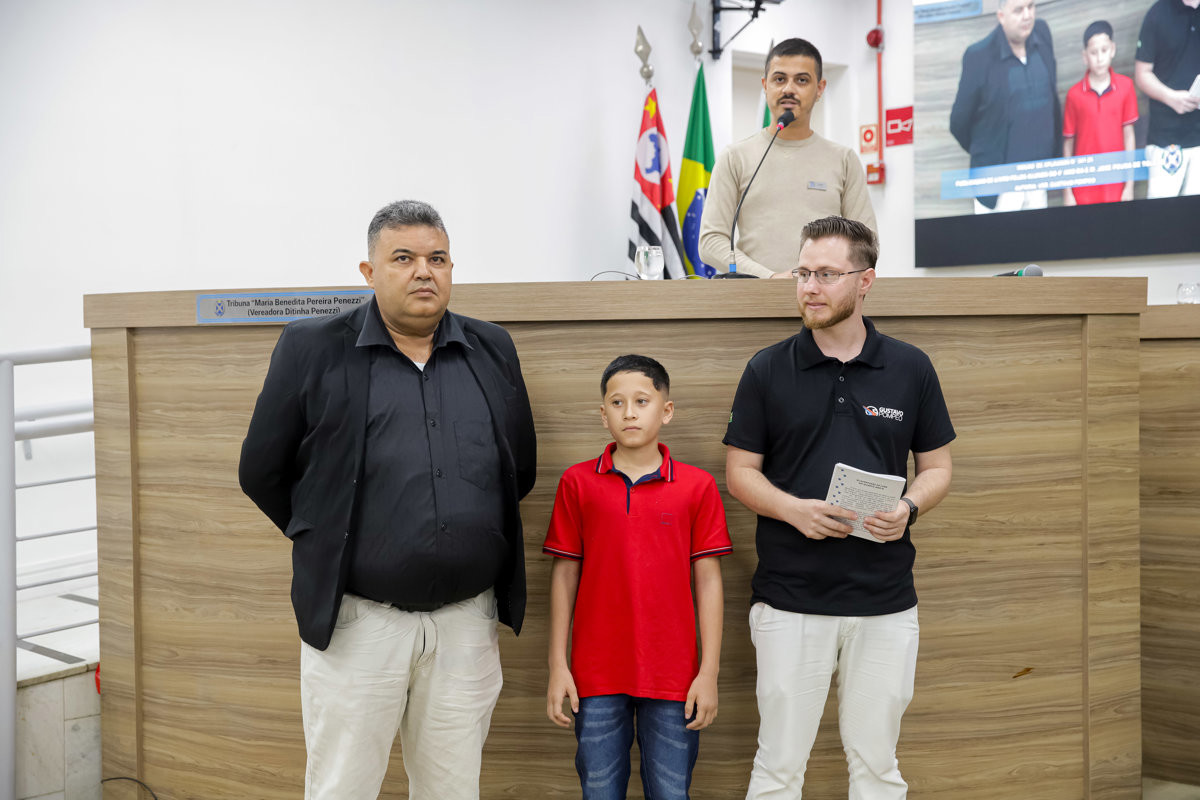 Da esquerda para a direita na foto: Ronaldo Quintela Pereira, Enzo Daniel Guardioni e Gustavo Pompeo