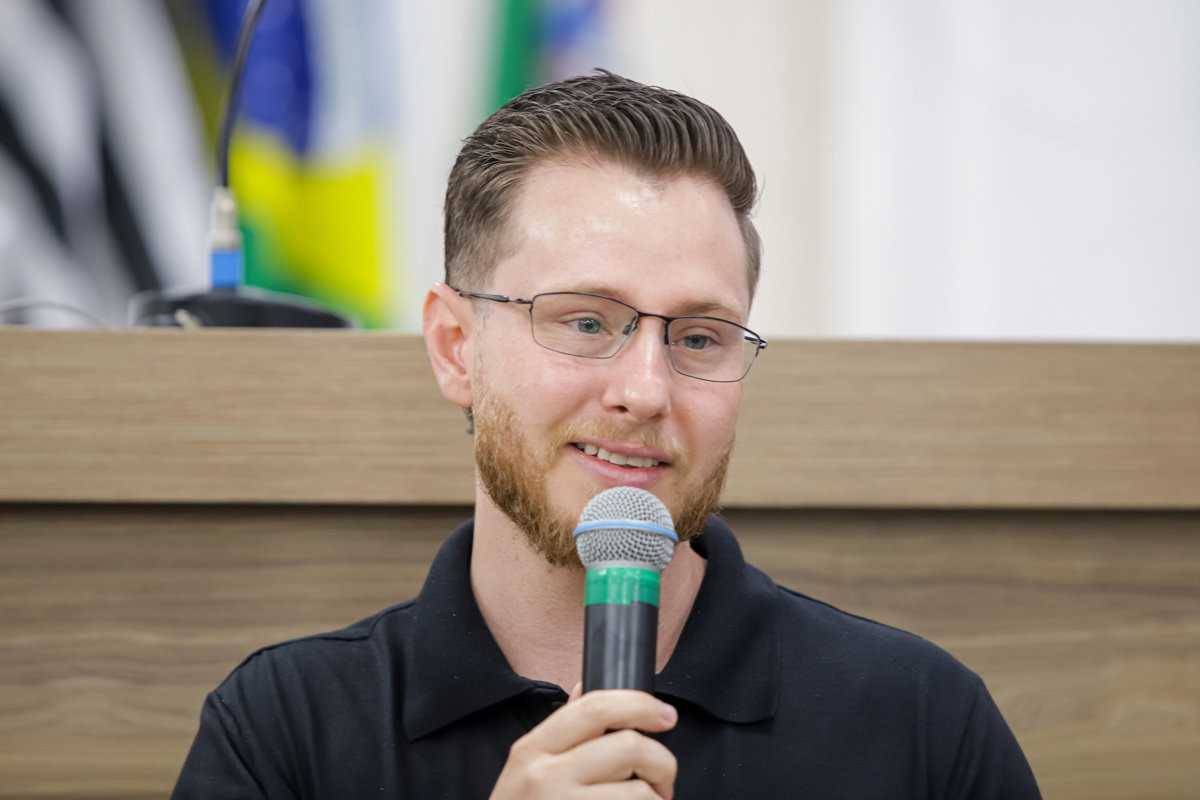 Moção foi entregue no plenário da Câmara durante a 10ª Reunião Ordinária, na noite desta quinta-feira (12)