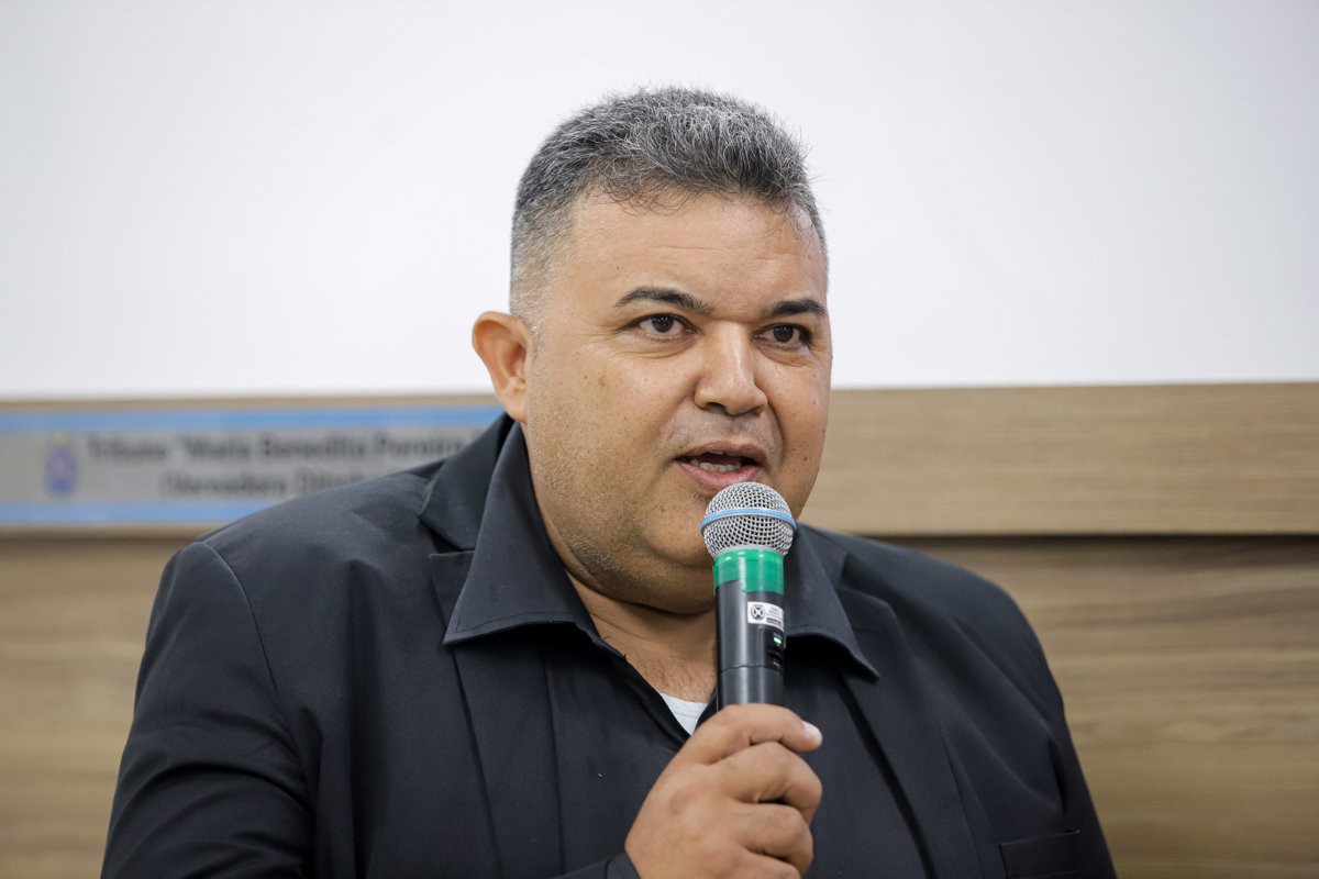 Moção foi entregue no plenário da Câmara durante a 10ª Reunião Ordinária, na noite desta quinta-feira (12)