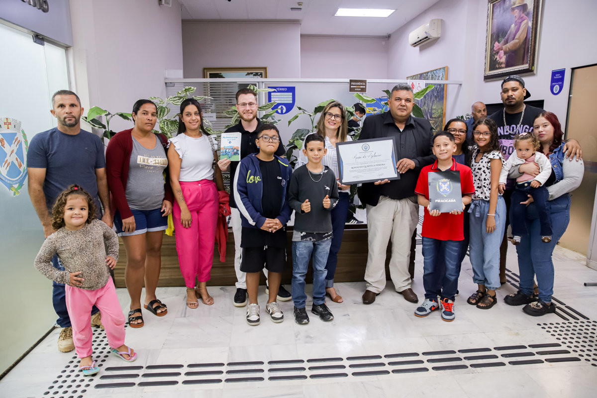 Moção foi entregue no plenário da Câmara durante a 10ª Reunião Ordinária, na noite desta quinta-feira (12)